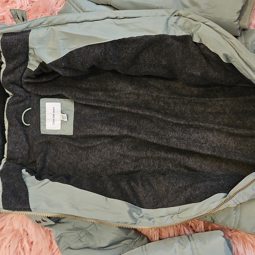 Calvin Klein Aerial Puffer Coat in color Green Bay, Size M (8/10) - Picture 6 of 9